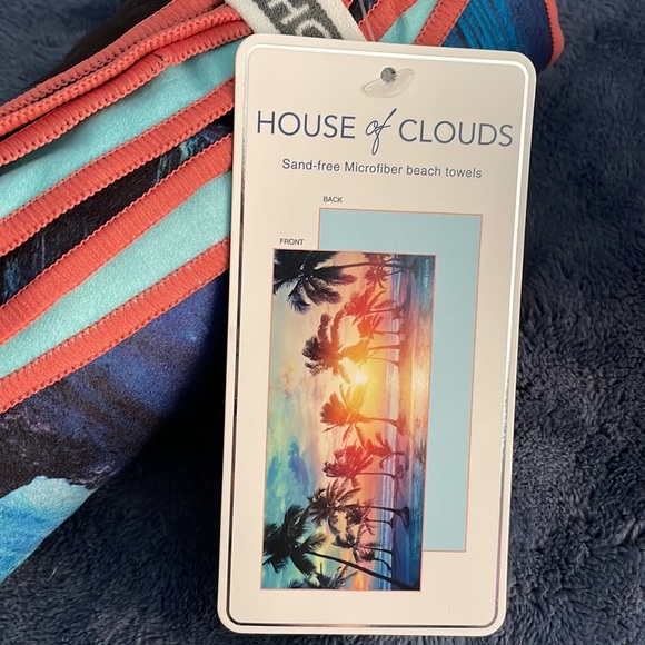 House of Clouds - Microfiber Beach Towel - Picture 9 of 11